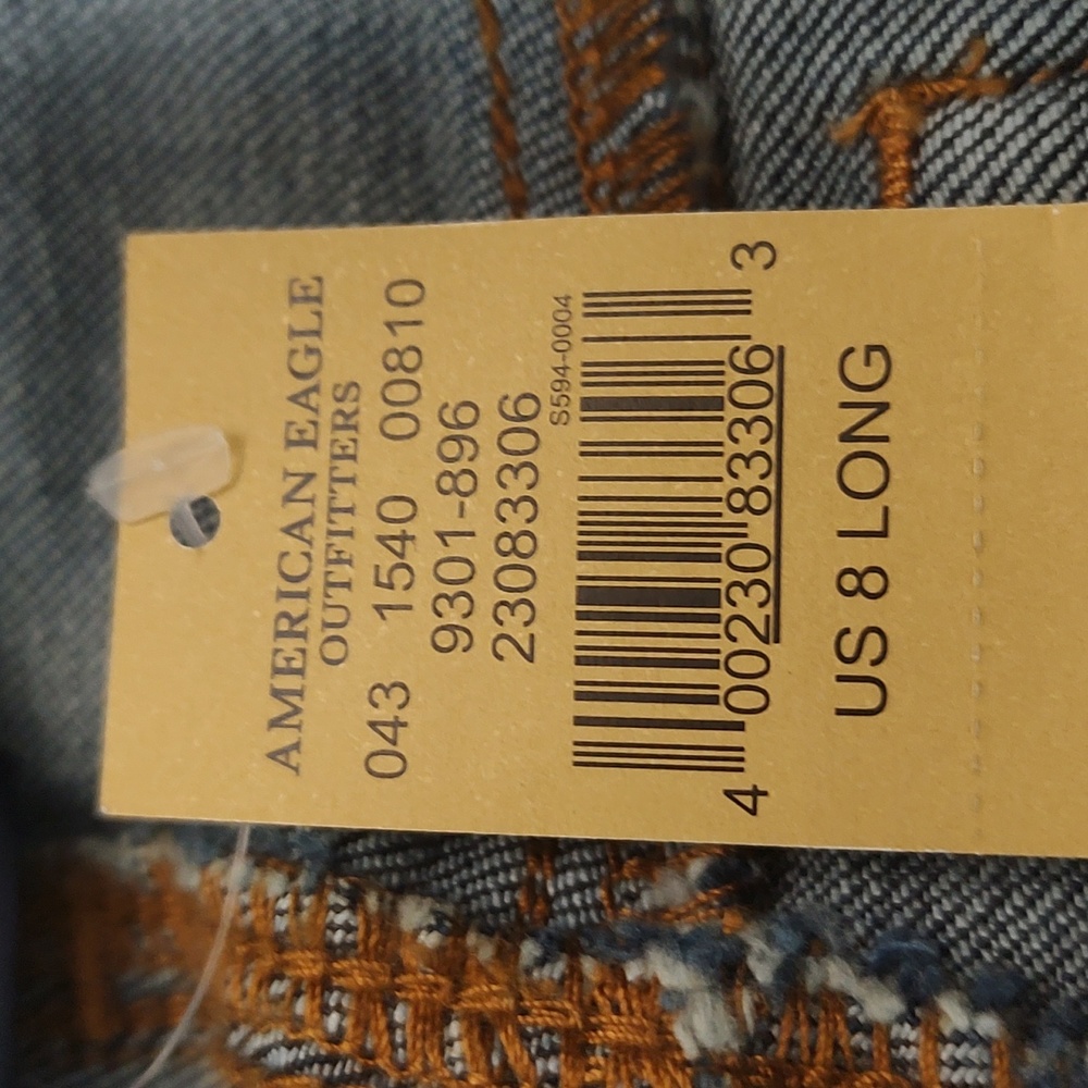 New with Tag Women American Eagle Size 8 long  dark blue jeans
